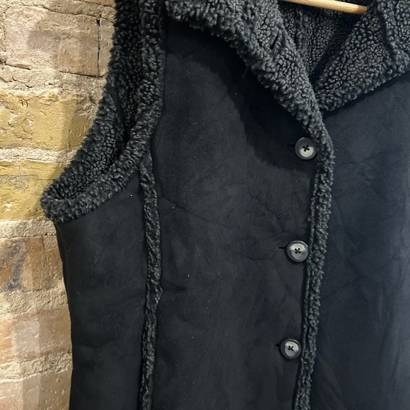 Vintage LL Bean Black Faux Suede Sherpa Lined Vest - Picture 2 of 5